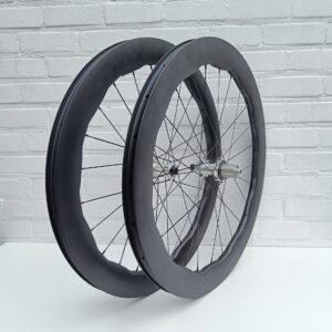 AeroWave65 carbon disc velgen met wave-geometrie, zijaanzicht